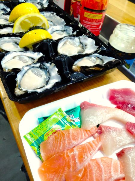 Sushi TrayとFresh Oyster