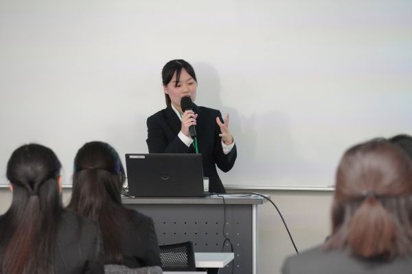 院生の発表の様子