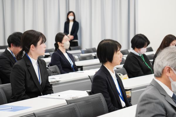 発表を聞く院生たち