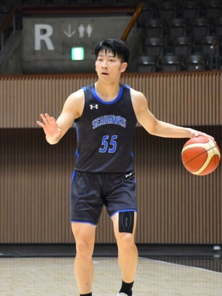 学生時代、バスケ部で活動する飯泉選手