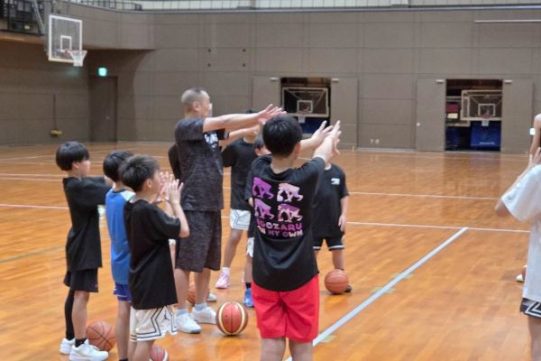 子どもたちに指導する川北教授