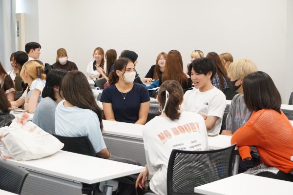 外国語（英語）での交流の様子