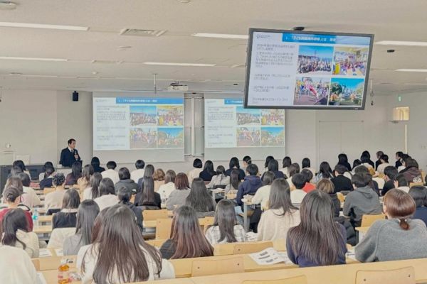 青木教授の講義の様子