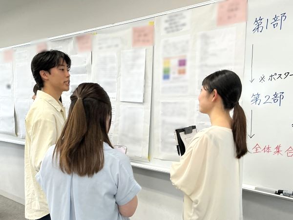 子ども学部中間発表の様子