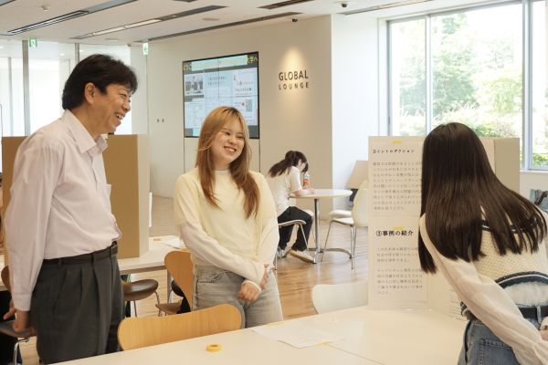 学科長の岡本教授も参観しました