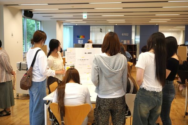 ポスターボードを使った発表に挑戦しました