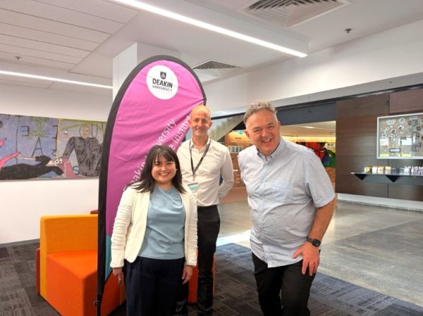 ディーキン大学担当者