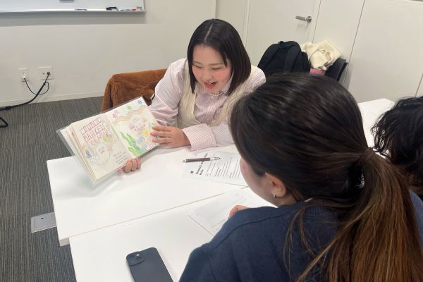 ペアワーク、グループワークなど多様な学修活動を行います