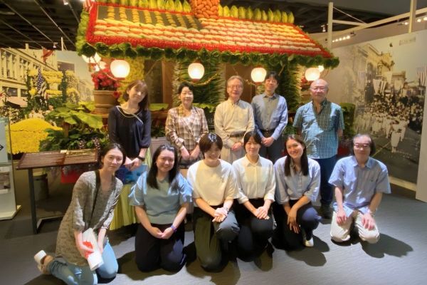 収穫祭の屋台のレプリカ