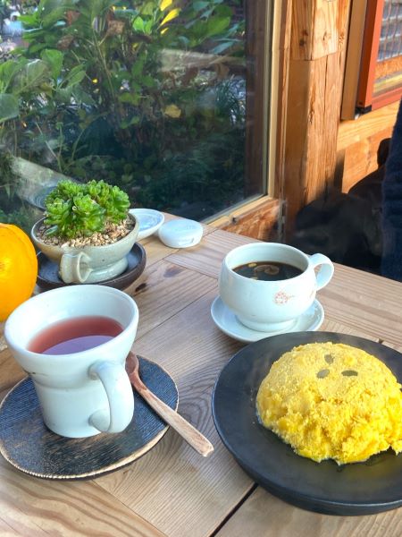 安国のカフェのカボチャ味の蒸したお餅