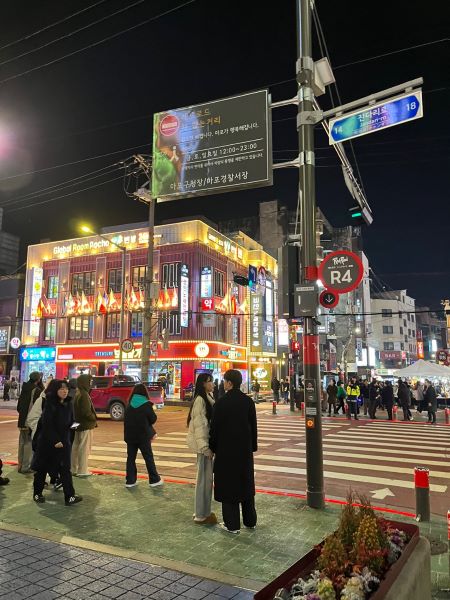 韓国の夜の街並み