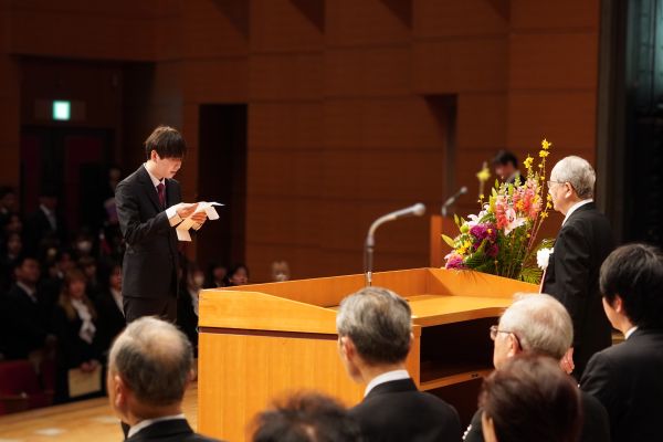 新入生代表挨拶（大学）