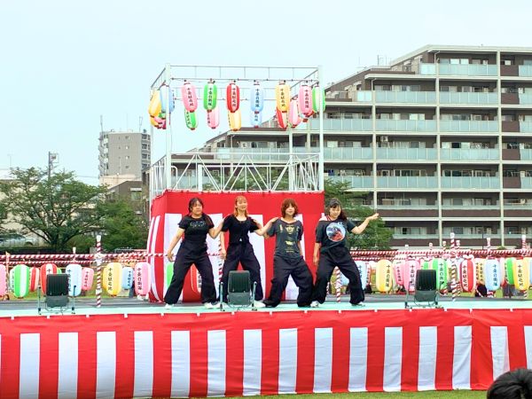 1曲目の「GIRLS HIPHOP」