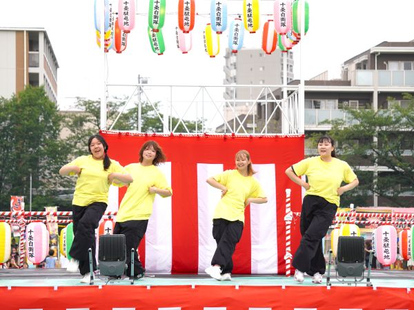 エンディング曲では会場から手拍子も