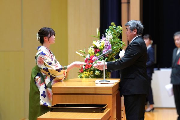 卒業記念品贈呈