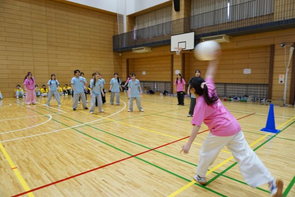 毎年恒例のドッチボールは全試合白熱！